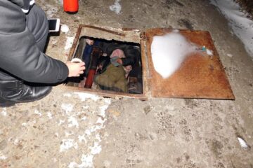 Oameni ai străzii găsiți în canale