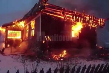 Casa a ars ca o torță