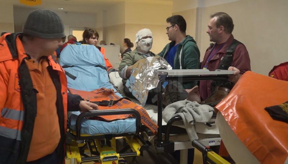 Un bătrân a suferit arsuri pe față și pe mâini după o explozie de la butelia din bucătărie