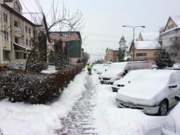 Mobilizare totală pentru deszăpezirea străzilor Sucevei, după urgia din weekend