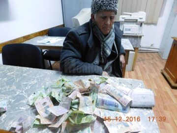 Fals sinistrat, prins la cerșit pe străzile Sucevei, cu buzunarele doldora de bani