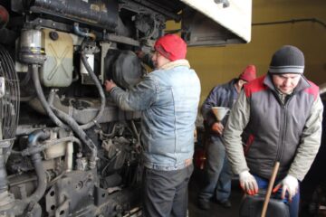 Meseriașii de la TPL fac minuni cu autobuzele care au depășit de mult gradul maxim de uzură, ținându-le funcționale, în ciuda condițiilor vitrege