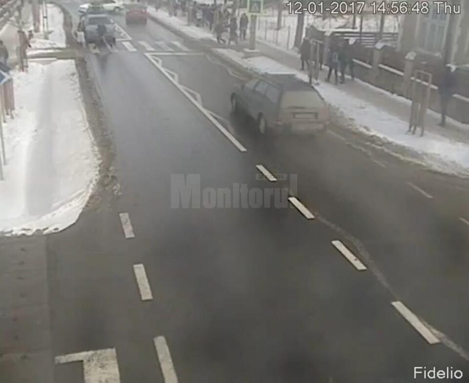 Tamponare în lanț produsă ieri la trecerea de pietoni din fața Liceului Tehnologic Dumbrăveni, pe DN 29 Suceava-Botoșani