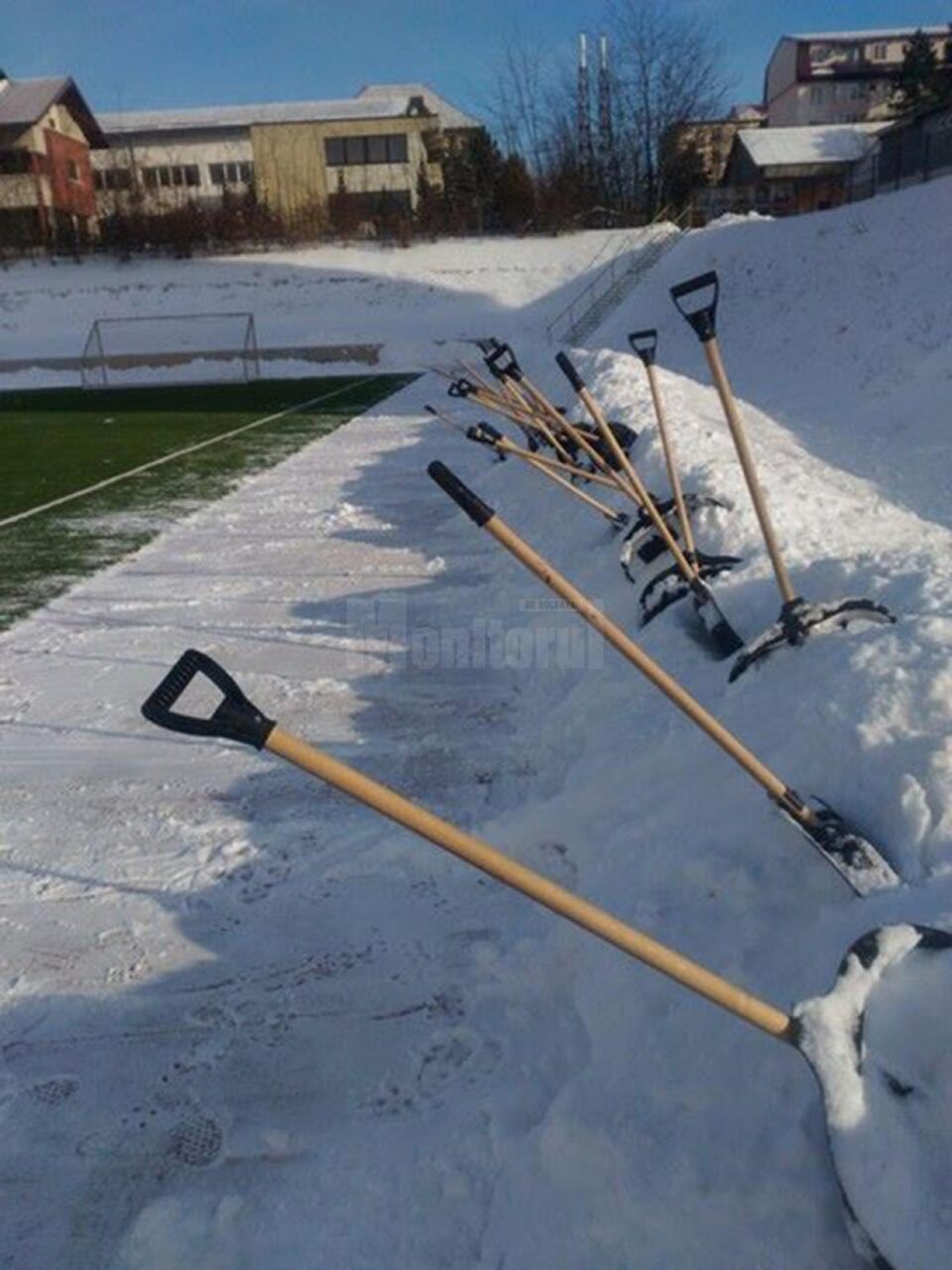 Juniorii de la LPS reîncep antrenamentele cu două ședințe de deszăpezire a terenurilor