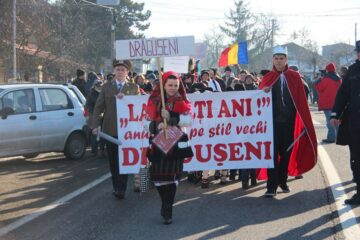Parada de ieri, de la Drăgușeni, a obiceiurilor de Anul Nou pe stil vechi, a fost anulată