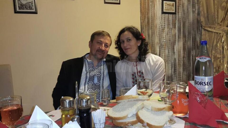 Preotul paroh Mihai Maghiar, împreuna cu soția sa, la Revelionul ucrainenilor organizat la Suceava Preotul paroh Mihai Maghiar, împreuna cu soția sa, la Revelionul ucrainenilor organizat la Suceava