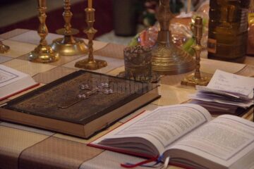 Pregătirea mesei pentru Slujba Maslului