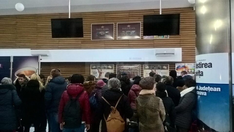 Peste 300 de pasageri au pierdut, ieri, ore bune prin aeroporturile din Suceava și Bergamo din cauza întârzierii curselor WizzAir