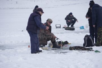 Copca, atracția sezonului care adună zeci de pescari