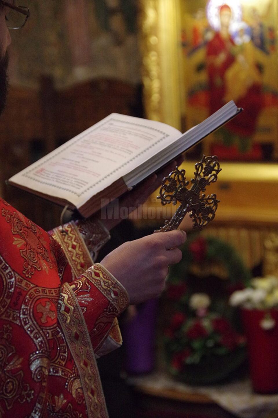 Din Evanghelie „De voiești să fii desăvârșit, mergi, vinde avuțiile tale și venind urmează Mie“