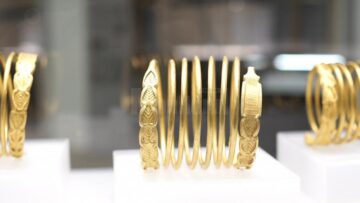 Aproape 500 de oameni au vizitat gratuit, duminică, ”Aurul și argintul României” la Muzeul de Istorie din Suceava