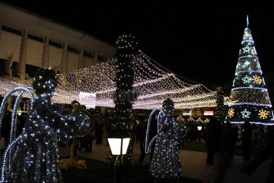 Instalațiile luminoase și ornamentele pentru sărbătorile de iarnă vor fi strânse complet, în următoarele două săptămâni