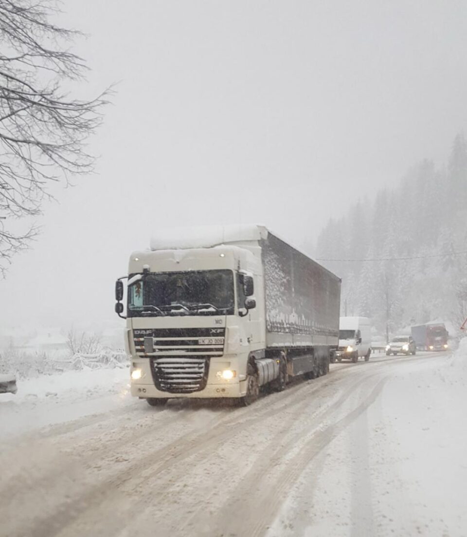 Revenirea ninsorii, a viscolului și poleiului va pune în dificultate traficul rutier pe drumurile naționale de pe raza județului Suceava Revenirea ninsorii, a viscolului și poleiului va pune în dificultate traficul rutier pe drumurile naționale de pe raza județului Suceava