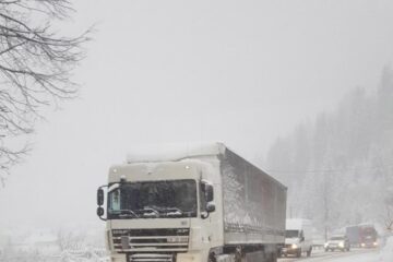 Revenirea ninsorii, a viscolului și poleiului va pune în dificultate traficul rutier pe drumurile naționale de pe raza județului Suceava