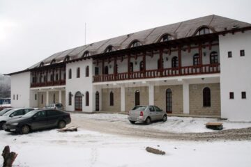 Noua clădire este una foarte modernă, fiind structurata pe 3 niveluri