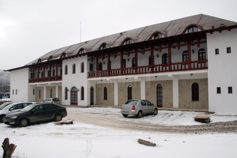 Noua clădire este una foarte modernă, fiind structurata pe 3 niveluri