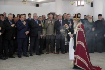 Noul sediu al Arhiepiscopiei Sucevei și Rădăuților, sfințit de un sobor de preoți, în frunte cu ÎPS Pimen