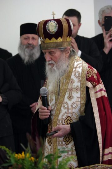 Noul sediu al Arhiepiscopiei Sucevei și Rădăuților, sfințit de un sobor de preoți, în frunte cu ÎPS Pimen