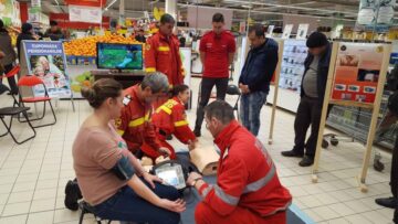 Sucevenii care merg la cumpărături, învățați cum să acorde primul ajutor