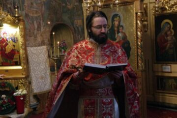 Acatistul se referă în primul rând la o slujbă specială de laudă