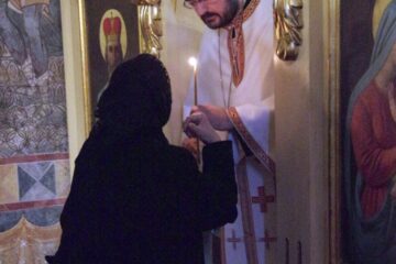 Pomenirea pe care o fac preoții la Sfântul Altar este de fapt pomenirea pe care o face Dumnezeu