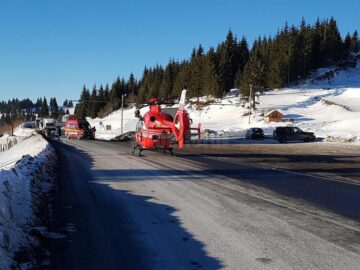 Două autotrenuri s-au izbit violent în pasul Tihuța
