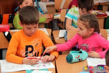 Elevii vor reveni la școală miercuri