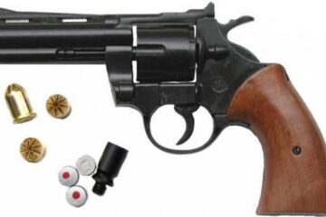 Un bărbat a fost prins în timp ce încerca să vândă un pistol și zece cartușe. Foto: www.gunman.biz