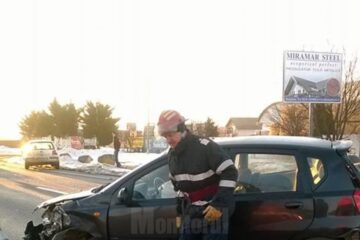 Autoturismul Chevrolet a fost lovit din spate și proiectat în Mercedes-ul care venea din sens invers