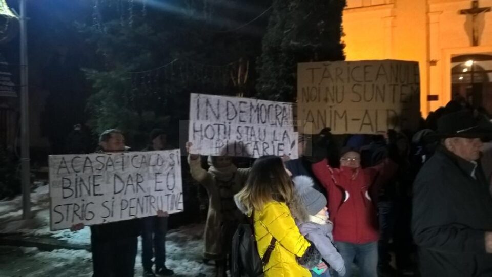 Protest cu aproximativ 200 de suceveni, împotriva grațierii