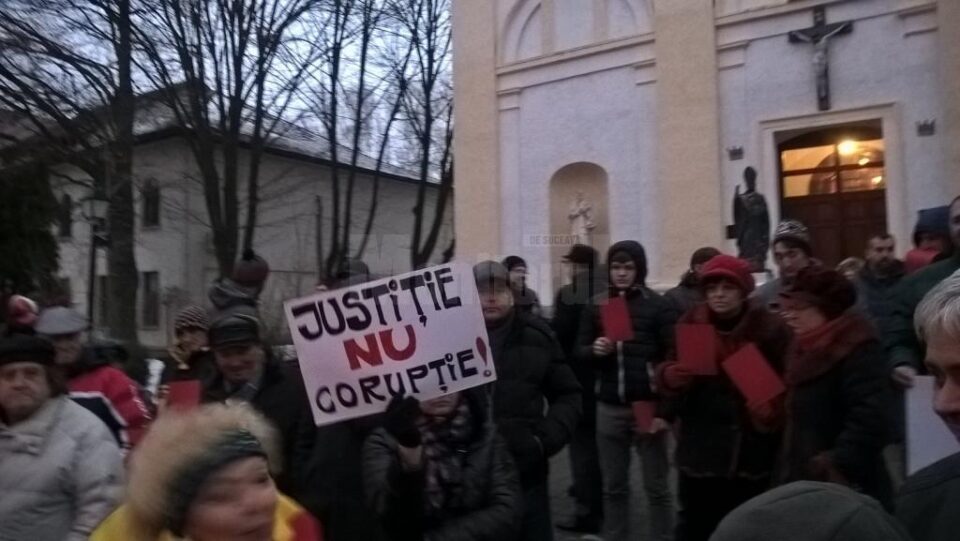 Protest cu aproximativ 200 de suceveni, împotriva grațierii