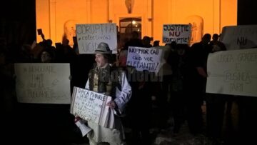 Protest timid, cu aproximativ 200 de suceveni, împotriva grațierii