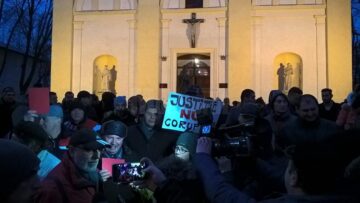 Sucevenii au afișat mesaje și cartonașe roșii