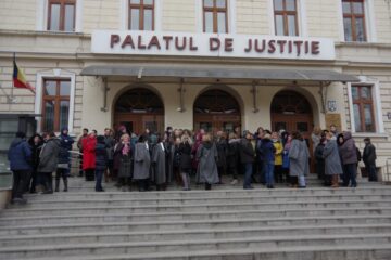 Grefierii din Palatul de Justiție au protestat vineri
