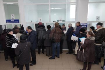 Aglomerație la ghișeele Casei Asigurărilor de Sănătate