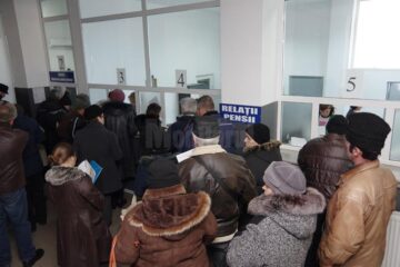 Aglomerație la ghișeele Casei de Pensii