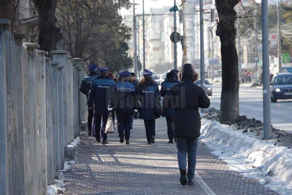 Peste 60 de polițiști au ieșit în stradă pentru a-i convinge pe suceveni să nu-și mai lase bunuri în mașini