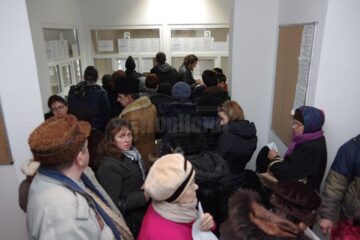 Aglomerație la ghișeele Casei Asigurărilor de Sănătate