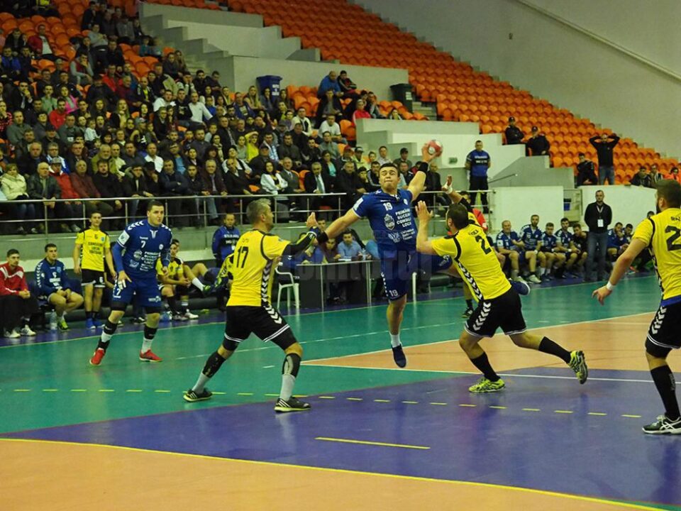 Universitatea a remizat cu CSM Focșani, scor 25 - 25