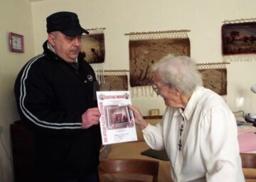 Înmânarea diplomei artistei plastice Ana Candrea Constantin