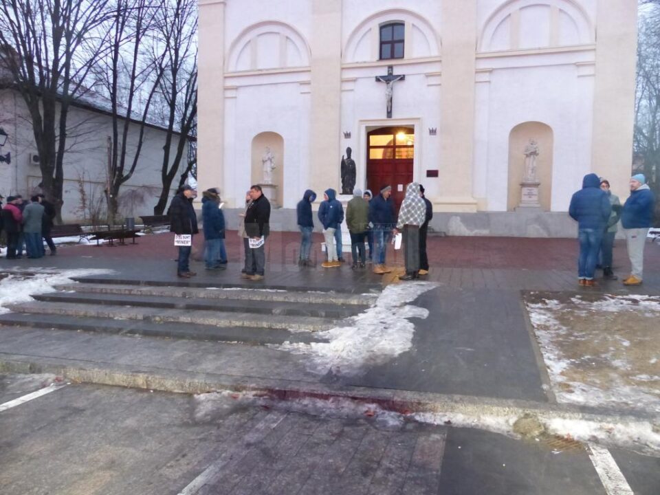 Protest anemic la Suceava