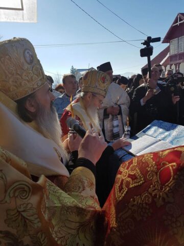 IPS Teodosie, Arhiepiscop al Tomisului, și IPS Pimen, Arhiepiscopul Sucevei și Rădău ților