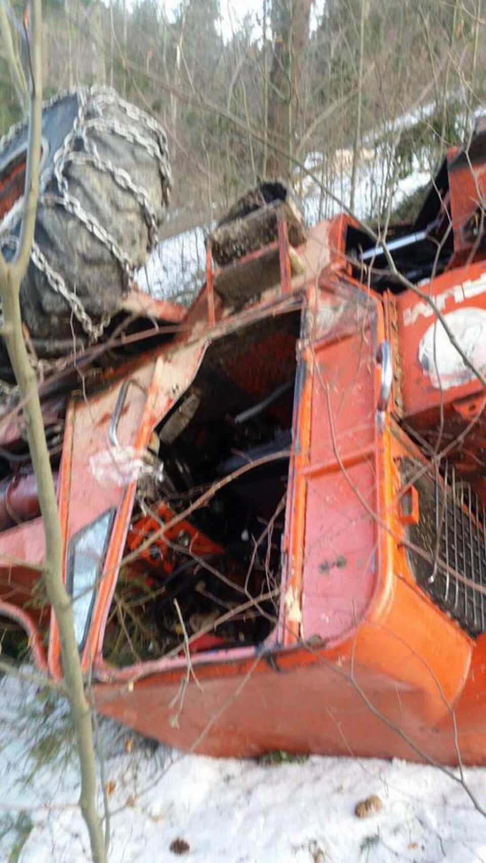 Un echipaj al ambulantei ajuns la locul accidentului a constatat că bărbatul avea leziuni incompatibile cu viața