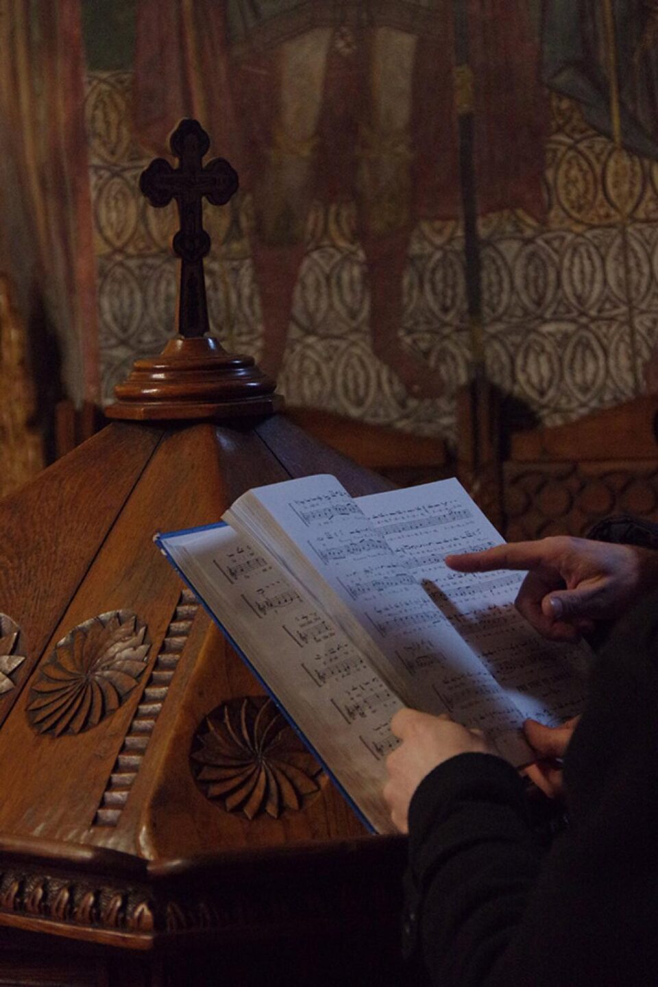 Cântarea bisericească atrage credincioșii către participare la sfintele slujbe