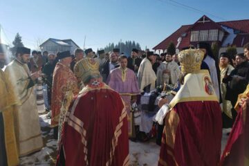 Slujba înmormântării a fost oficiată, la Mănăstirea Podu Coșnei, de un sobor de preoți și diaconi având-i în frunte pe Înalt Preasfințitul Părinte Pimen, Arhiepiscopul Sucevei și Rădău ților și IPS Teodosie, Arhiepiscop al Tomisului
