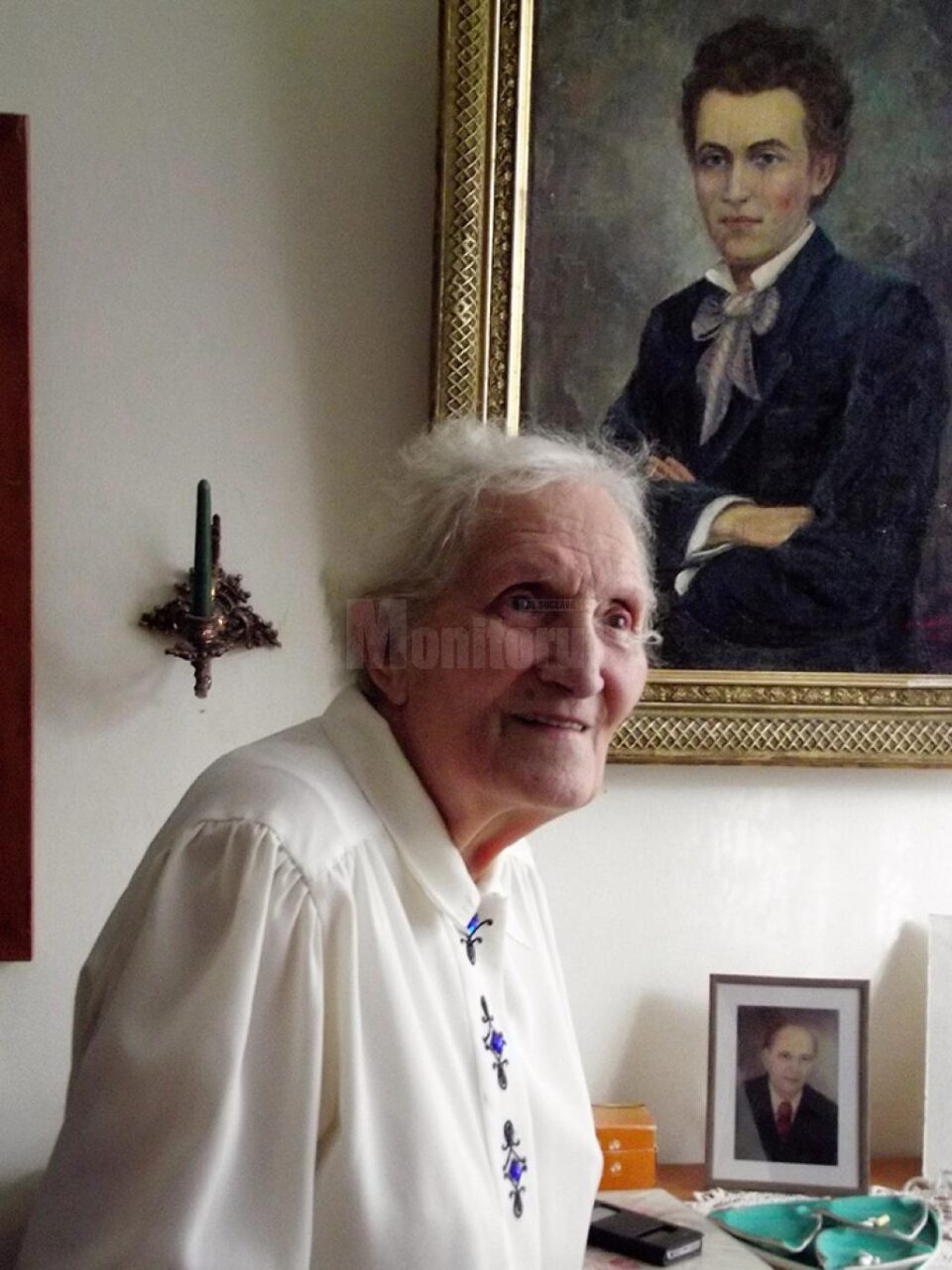 Ana Candrea Constantin, în pragul vârstei de 96 de ani: „Aștept primăvara, să pictez în grădina de la Cotârgași!”