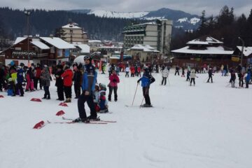 Jandarmii patrulează permanent pe pârtiile de schi