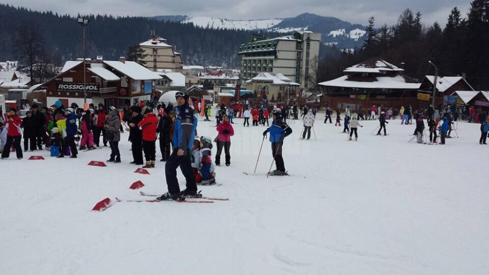 Jandarmii patrulează permanent pe pârtiile de schi