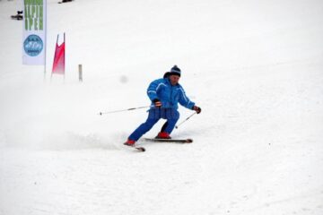 Primarul Ilie Boncheș și-a testat calitățile de schior la concursul de slalom