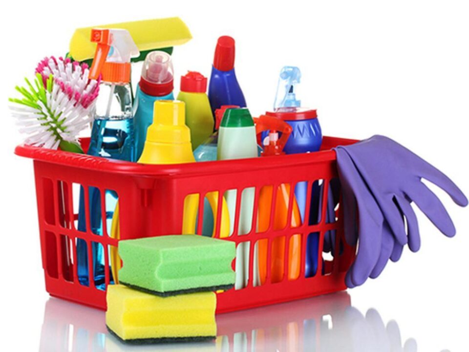 5 idei de produse de curățare care nu trebuie să-ți lipsească din bucătărie